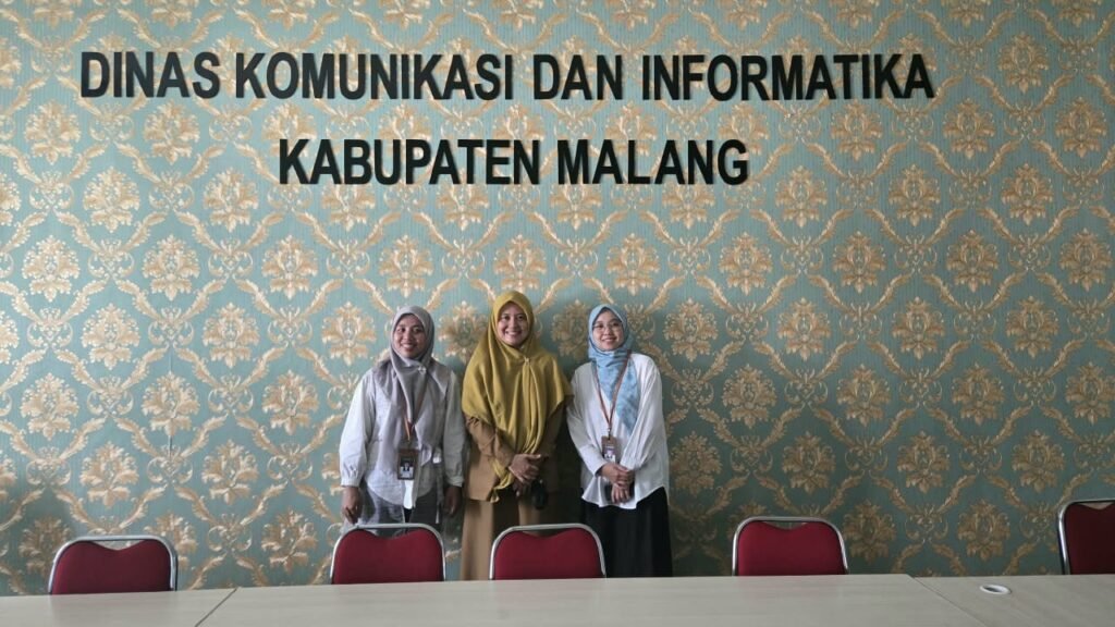 Potret bersama tim dosen Departemen Statistika UB saat melaksanakan kunjungan kerja di Kantor Diskominfo Kabupaten Malang.