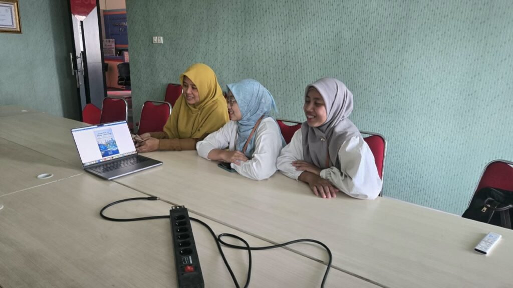 Suasana sesi diskusi interaktif antara tim dosen Statistika UB dan pihak Diskominfo Kabupaten Malang.