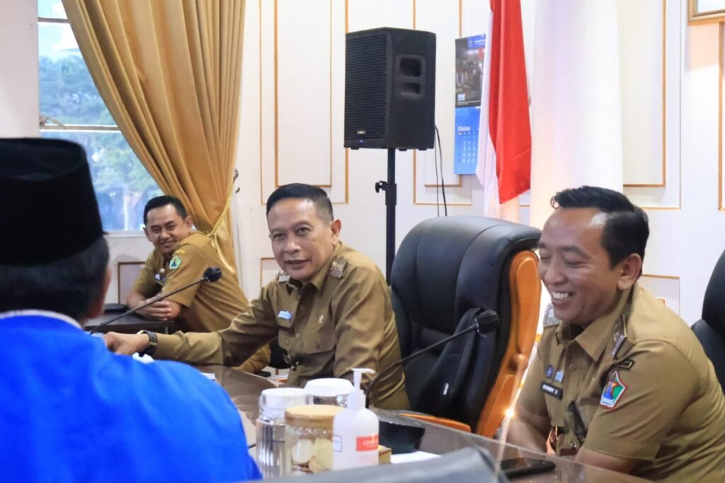 Momen PMII datang menghadap Walikota, Wahyu Hidayat.