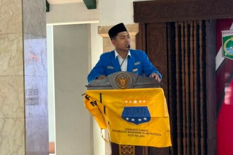 Aktivis mahasiswa saat menyampaikan aspirasi dan tuntutan keras terkait evaluasi pengelolaan serta kepastian realisasi kompensasi dampak TPA Supit Urang