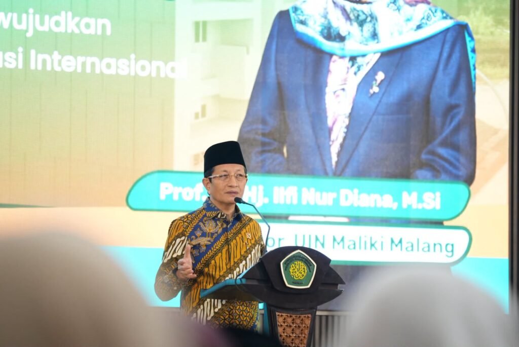 Menag sedang menyampaikan sambutan