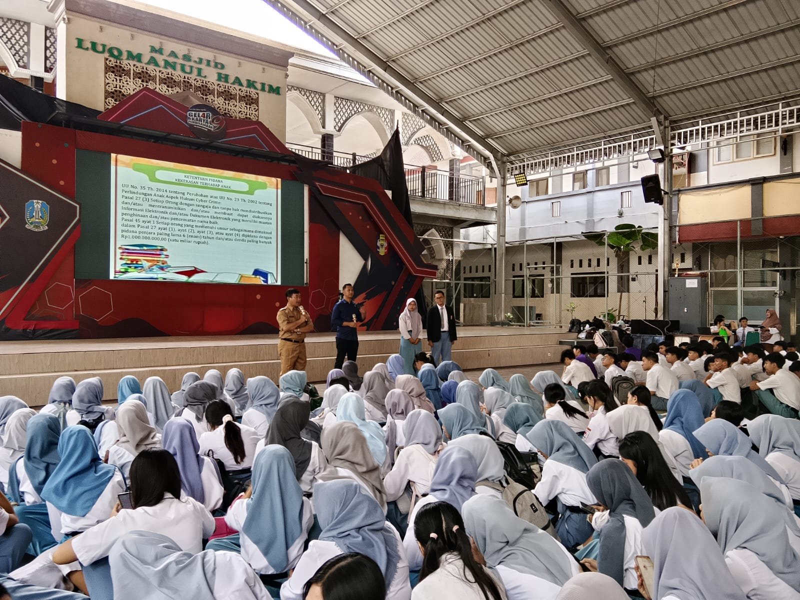 Tanamkan Nasionalisme dan Cegah Bullying, Kesbangpol dan Polresta Malang Kota Edukasi 900 Siswa SMKN 4
