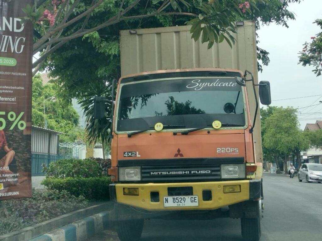 Truk fuso yang diamankan sebagai barang bukti oleh kepolisian.