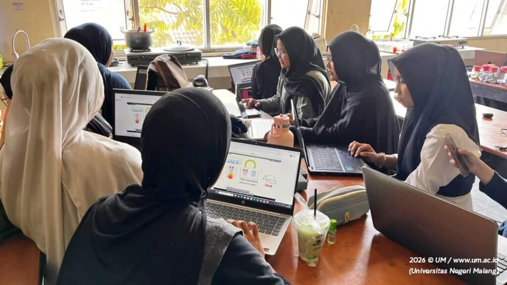 Mahasiswa Biologi FMIPA Universitas Negeri Malang (UM) mengikuti uji kepraktisan platform Foveo-One pada September 2026 untuk menguji alur penggunaan teknologi eye tracking dan pengenalan emosi dalam pembelajaran genetika.