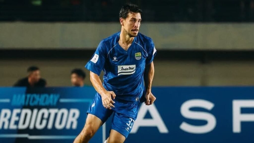 Thom Haye dan Persib Bandung memimpin klasemen Grup E ACL 2 2026/27 usai matchday 2 (14/10)./Instagram @persib