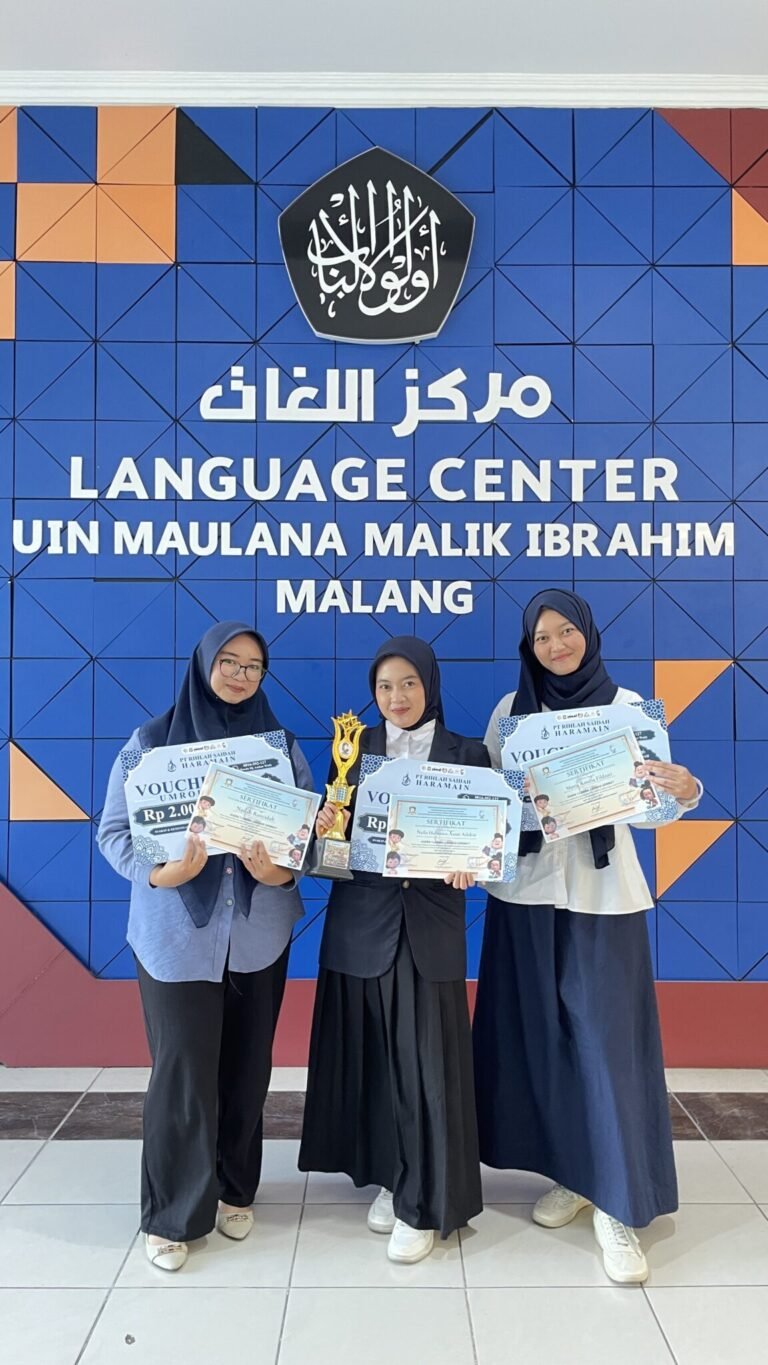Tiga mahasiswi FTIK UIN Malang