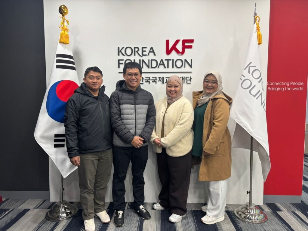 Tim peneliti HI UMM saat berada di kantor Korea Foundation.