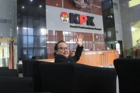 Advokat Anti-Kleptokrasi, Wildan Ansori Nasution, saat berada di Gedung Komisi Pemberantasan Korupsi (KPK).