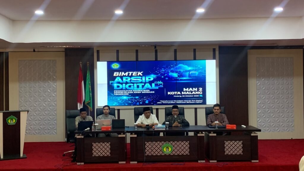 Suasana pemaparan materi pendampingan kearsipan dan pengelolaan data di Auditorium Laboratorium Sains MAN 2 Kota Malang.
