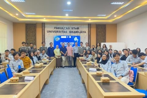 Sesi foto PT Transavia Otomasi Pratama (PT TOP) bersama jajaran Prodi Instrumentasi FSTeM UB.