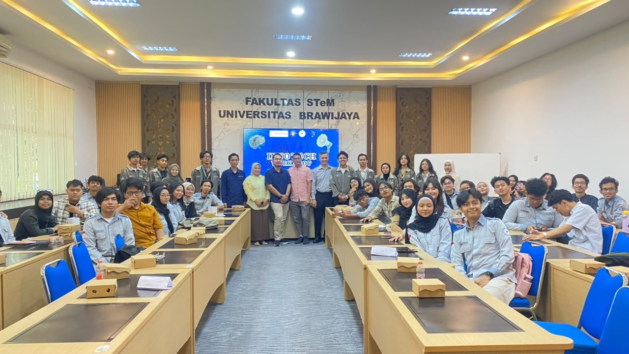 Sesi foto PT Transavia Otomasi Pratama (PT TOP) bersama jajaran Prodi Instrumentasi FSTeM UB.