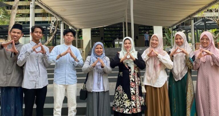Pimpinan dan perwakilan civitas akademika FUSI UIN Maliki Malang berfoto bersama dalam rangkaian kunjungan kerja dan penguatan jejaring kolaborasi nasional di Jakarta.