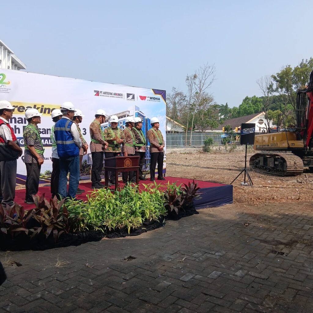 Prosesi peresmian groundbreaking GKB 3 UM.