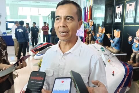 Wakil Rektor III UM Prof. Dr. Markus Diantoro, M.Si., saat memberikan keterangan kepada awak media.
