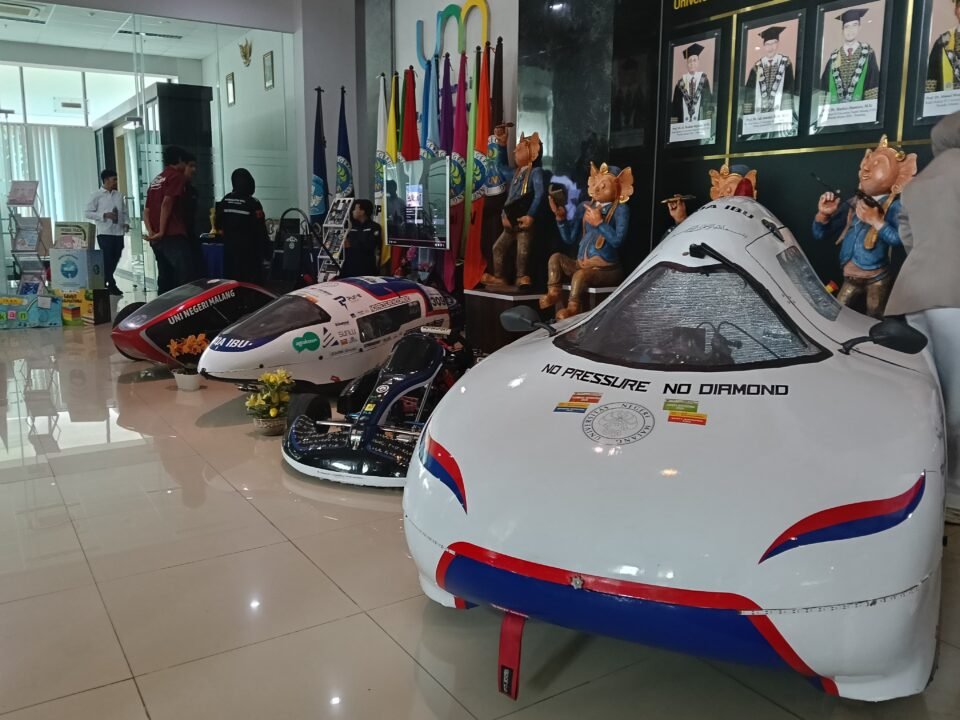 Deretan prototipe kendaraan inovasi karya sivitas akademika UM yang dipamerkan.