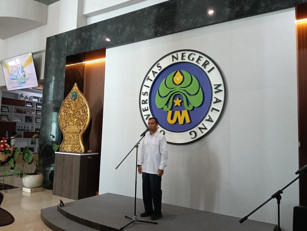 Wakil Rektor III UM Prof. Dr. Markus Diantoro, M.Si., saat memberikan sambutan.