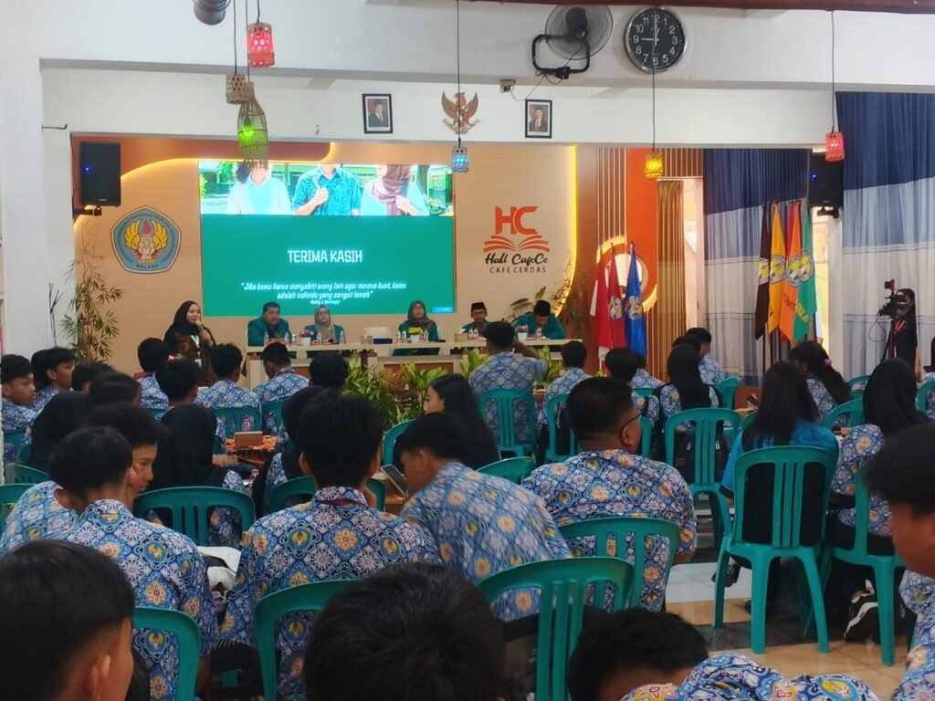 Suasana Seminar Nasional bertema pencegahan bullying dan intoleransi yang digelar oleh UNISMA di SMK Nasional Malang.