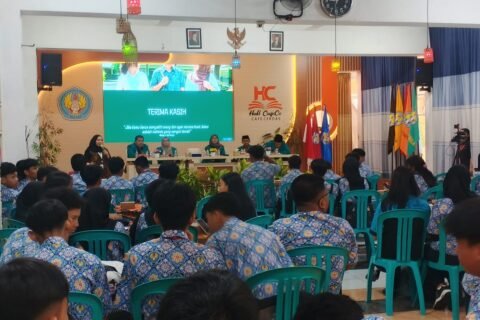 Suasana Seminar Nasional bertema pencegahan bullying dan intoleransi yang digelar oleh UNISMA di SMK Nasional Malang.