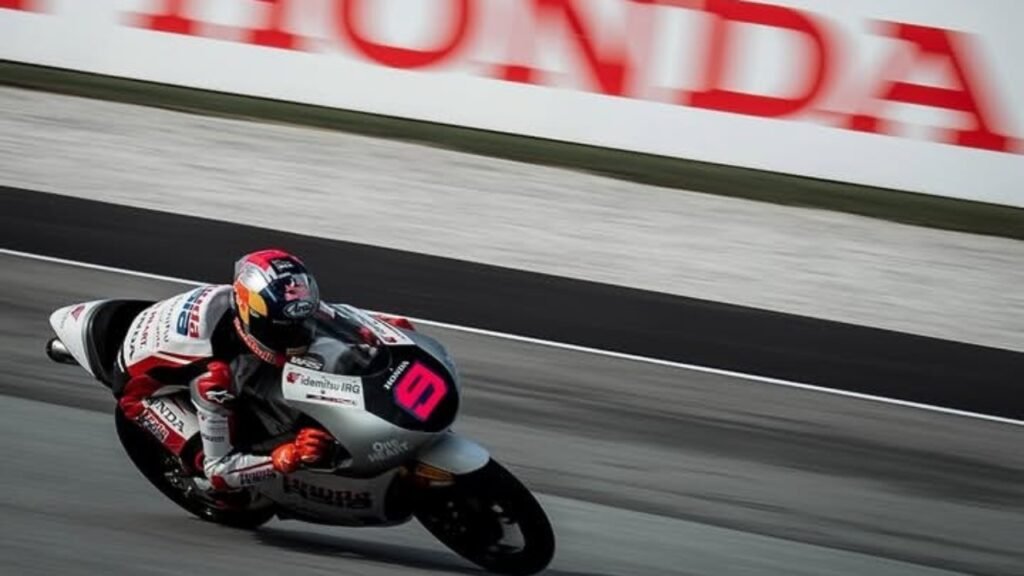 Veda Pratama P8 di kualifikasi Moto3 Malaysia 2026 (31/10), dan pembalap tuan rumah Hakim Danish mengukir sejarah di Sepang./Instagram @veda_54