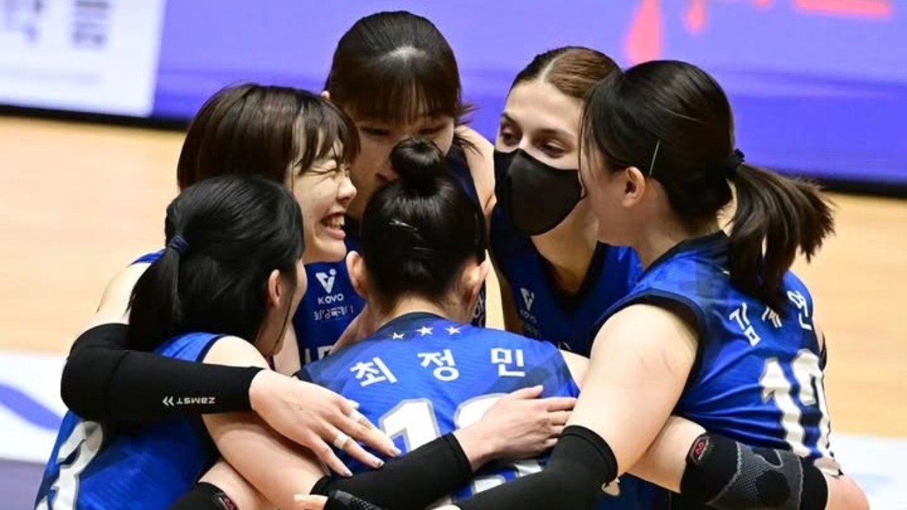 Viktoriia Danchak (masker) dan IBK Altos lolos ke semifinal KOVO Cup 2026 usai mengalahkan Red Sparks di laga terakhir Grup A (15/10)./Instagram @kovopr_official