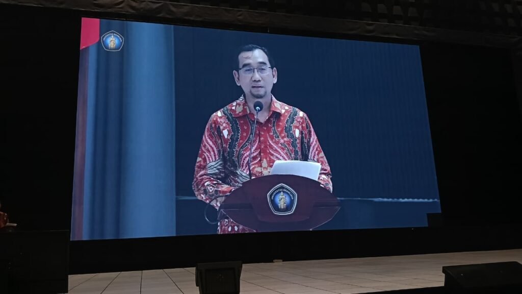 Rektor Universitas Brawijaya Prof. Widodo saat menyampaikan pidato dalam acara Living Lab Summit di UB.